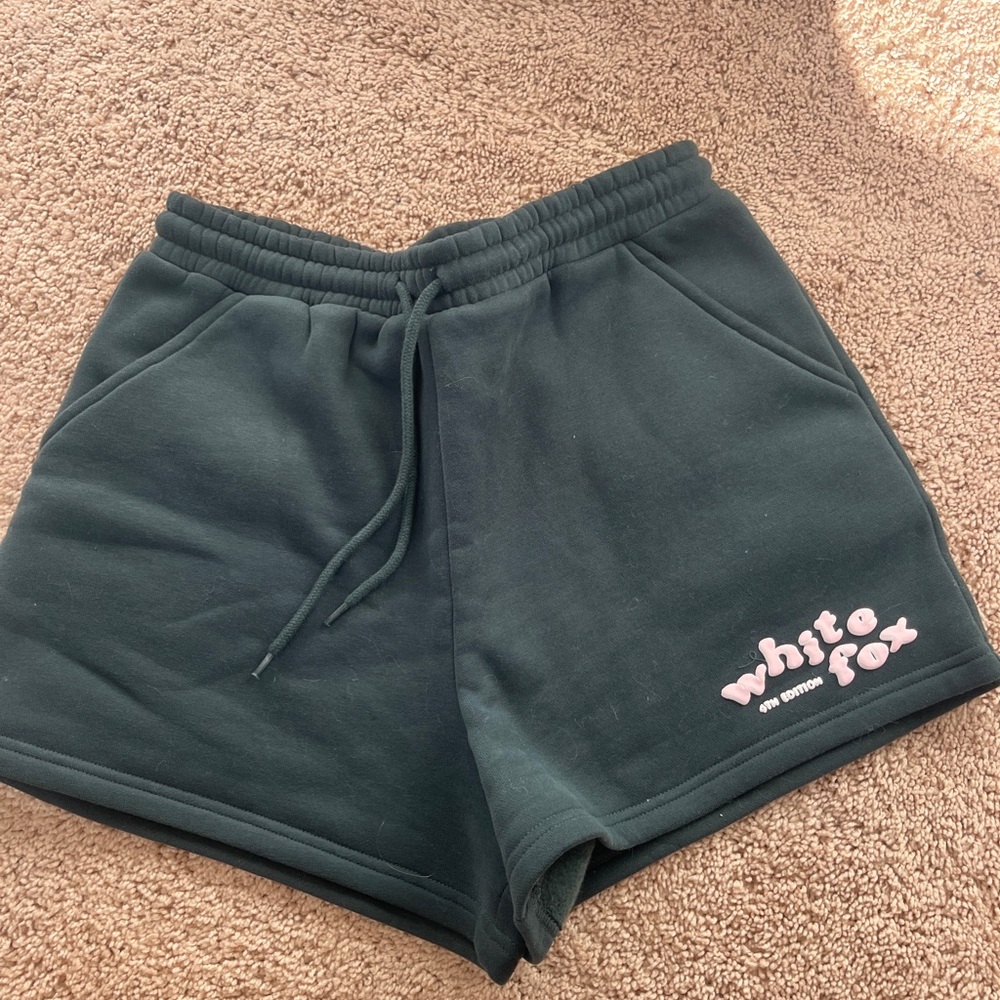 White Fox Sweatshorts - 4th edition clover